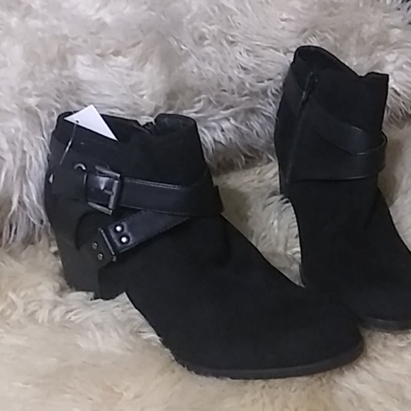 Indigo Shoes - Indigo rd.black suede booties sz 8 NWT!